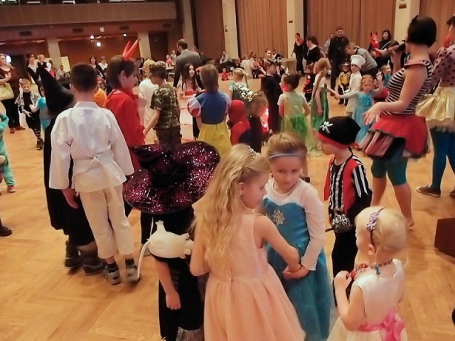 DĚTSKÝ KARNEVAL / PÍSKOMIL SE VRACÍ