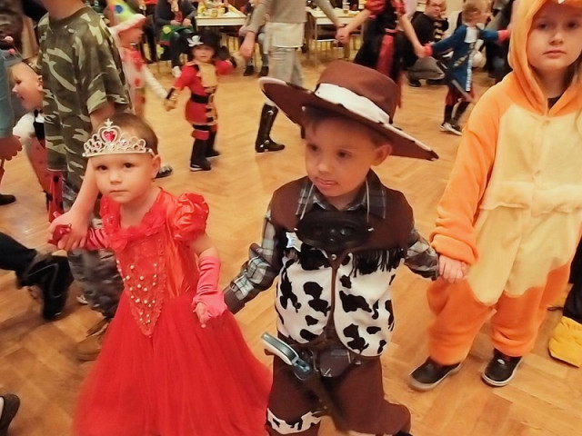DĚTSKÝ KARNEVAL / PÍSKOMIL SE VRACÍ