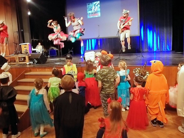 DĚTSKÝ KARNEVAL / PÍSKOMIL SE VRACÍ
