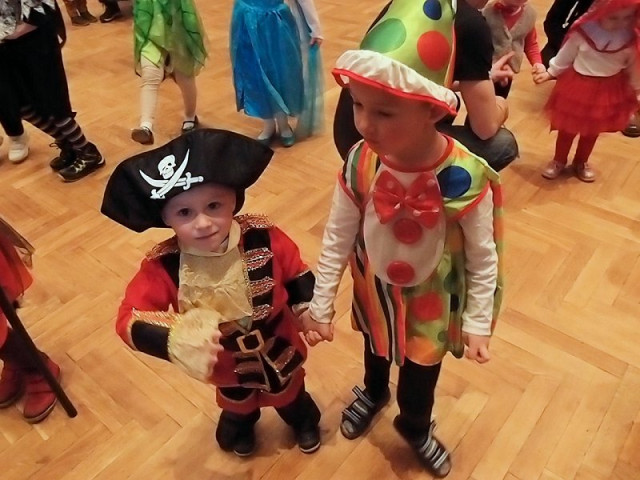 DĚTSKÝ KARNEVAL / PÍSKOMIL SE VRACÍ