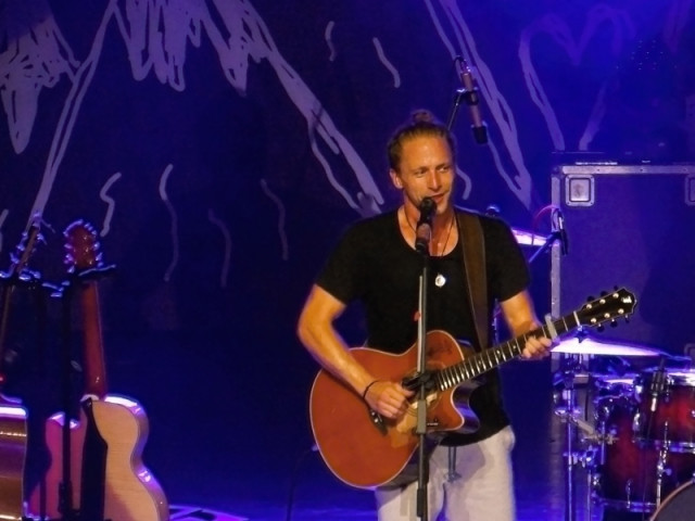 TOMÁŠ KLUS