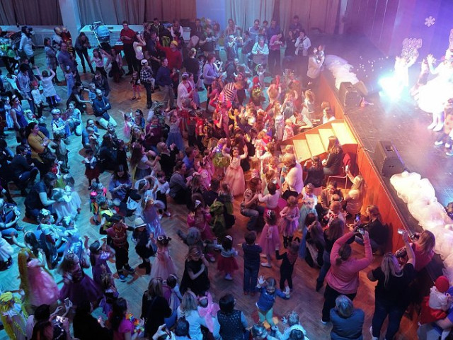 DĚTSKÝ KARNEVAL - Zpíváme a tančíme s Míšou