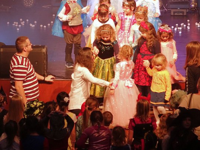 DĚTSKÝ KARNEVAL - Zpíváme a tančíme s Míšou