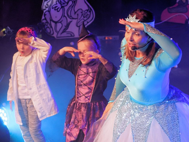 DĚTSKÝ KARNEVAL - Zpíváme a tančíme s Míšou