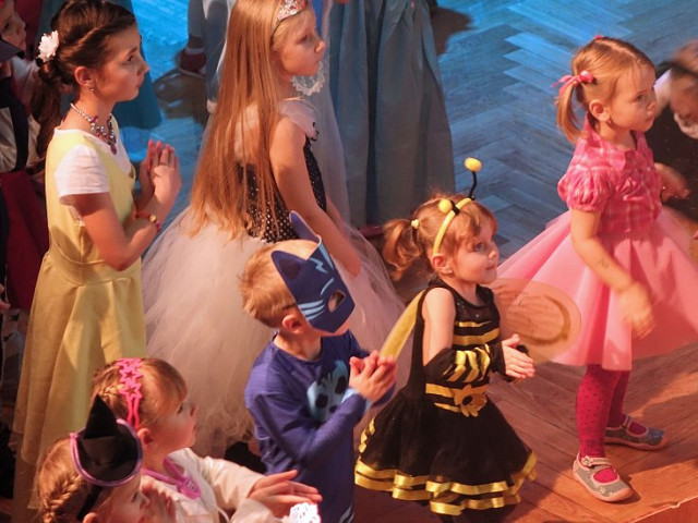 DĚTSKÝ KARNEVAL - Zpíváme a tančíme s Míšou