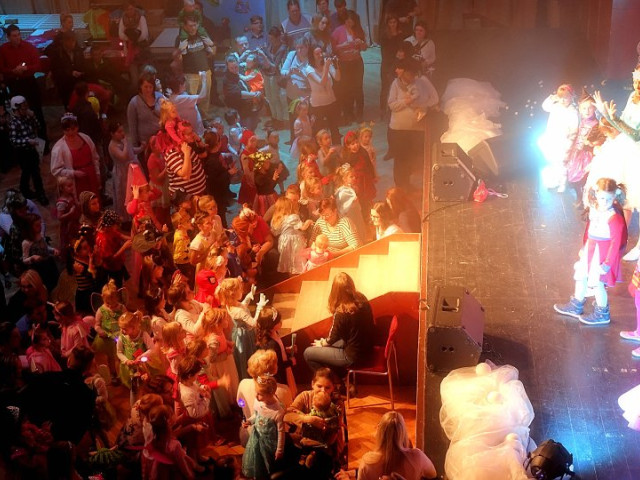 DĚTSKÝ KARNEVAL - Zpíváme a tančíme s Míšou