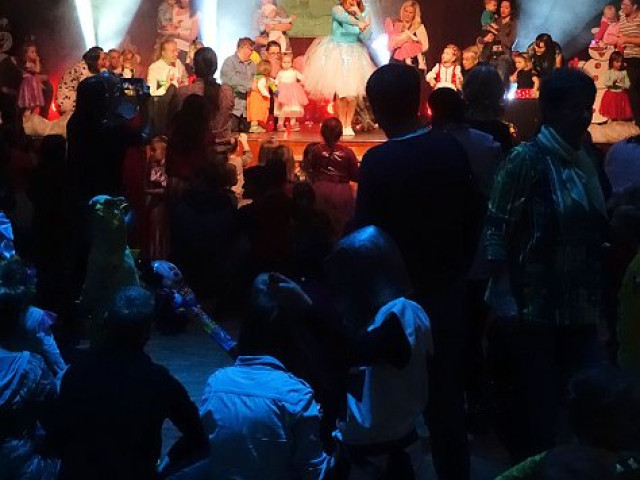 DĚTSKÝ KARNEVAL - Zpíváme a tančíme s Míšou