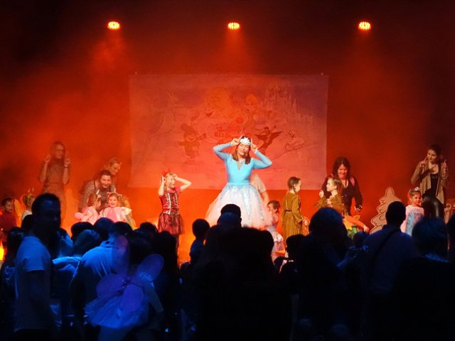 DĚTSKÝ KARNEVAL - Zpíváme a tančíme s Míšou