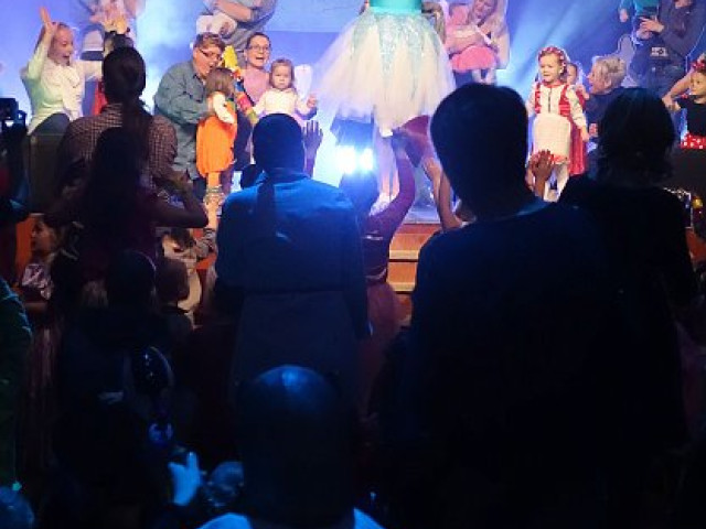 DĚTSKÝ KARNEVAL - Zpíváme a tančíme s Míšou