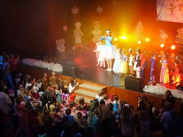 DĚTSKÝ KARNEVAL - Zpíváme a tančíme s Míšou