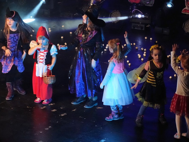 DĚTSKÝ KARNEVAL - Zpíváme a tančíme s Míšou