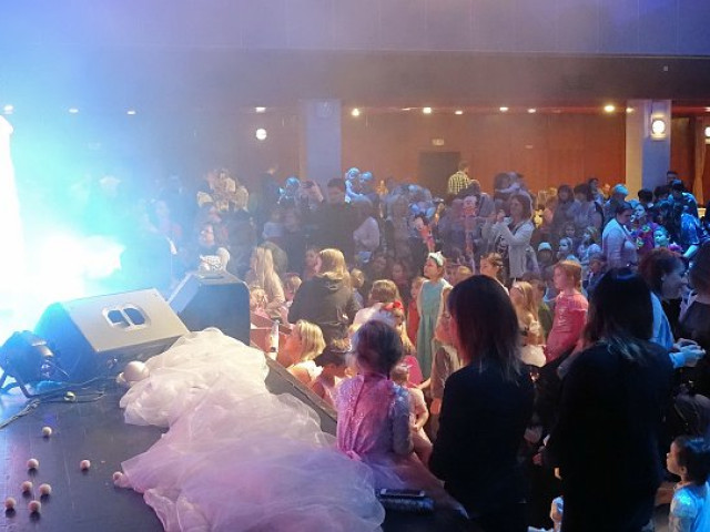 DĚTSKÝ KARNEVAL - Zpíváme a tančíme s Míšou