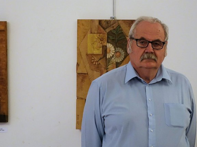 LIBOR SALÁK - fotografie; MILOSLAV ČEVELA - dřevěné reliéfy