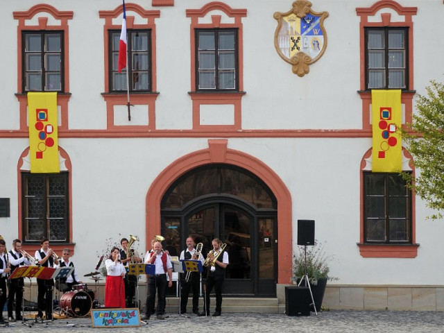 SLAVNOSTI JEŘABIN