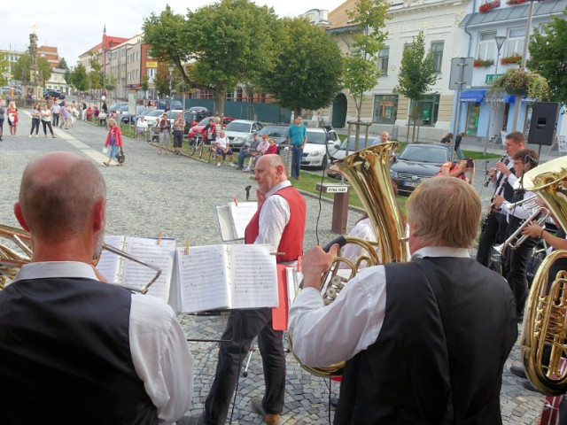 SLAVNOSTI JEŘABIN