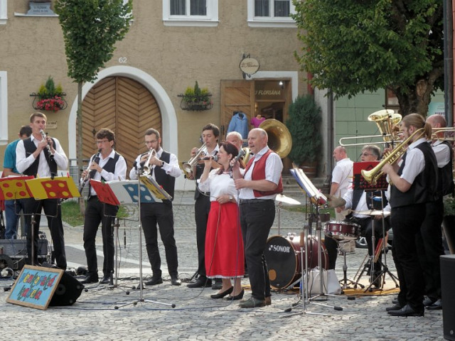 SLAVNOSTI JEŘABIN