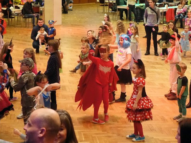 DĚTSKÝ KARNEVAL HÝBÁNKY S TÝNOU A ZDEŇKEM