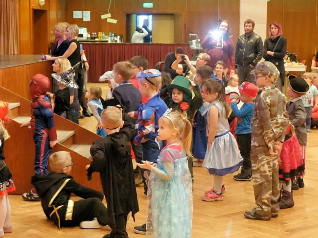 DĚTSKÝ KARNEVAL HÝBÁNKY S TÝNOU A ZDEŇKEM