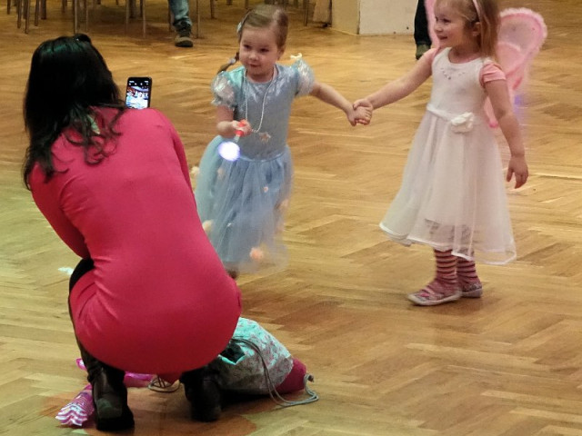 DĚTSKÝ KARNEVAL HÝBÁNKY S TÝNOU A ZDEŇKEM