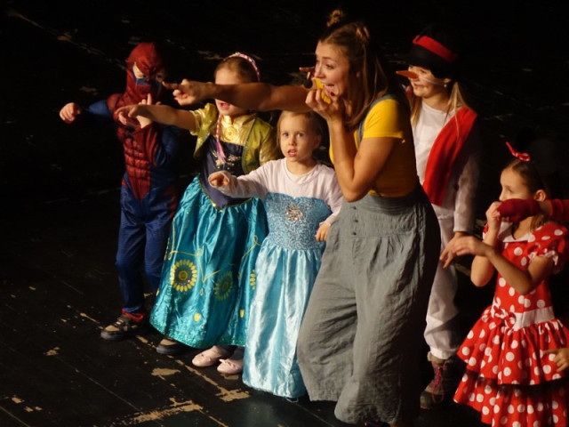 DĚTSKÝ KARNEVAL HÝBÁNKY S TÝNOU A ZDEŇKEM