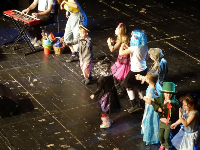 DĚTSKÝ KARNEVAL HÝBÁNKY S TÝNOU A ZDEŇKEM