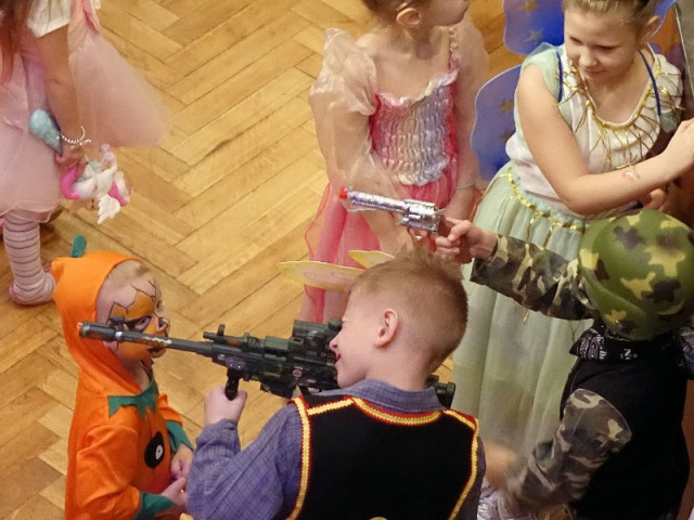DĚTSKÝ KARNEVAL HÝBÁNKY S TÝNOU A ZDEŇKEM