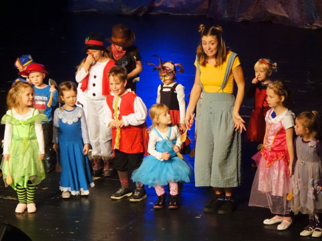 DĚTSKÝ KARNEVAL HÝBÁNKY S TÝNOU A ZDEŇKEM
