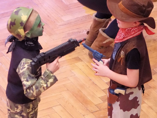 DĚTSKÝ KARNEVAL HÝBÁNKY S TÝNOU A ZDEŇKEM