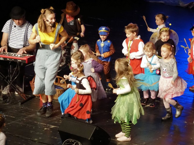 DĚTSKÝ KARNEVAL HÝBÁNKY S TÝNOU A ZDEŇKEM
