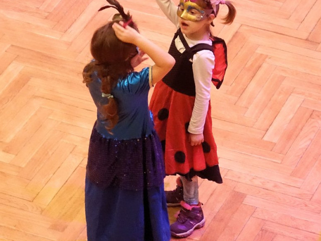 DĚTSKÝ KARNEVAL HÝBÁNKY S TÝNOU A ZDEŇKEM