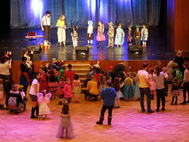 DĚTSKÝ KARNEVAL HÝBÁNKY S TÝNOU A ZDEŇKEM