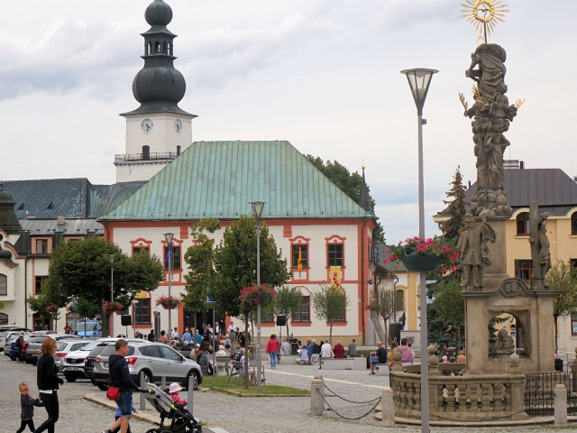 SLAVNOSTI JEŘABIN - KLUB VÝTVARNÝCH UMĚLCŮ HORÁCKA