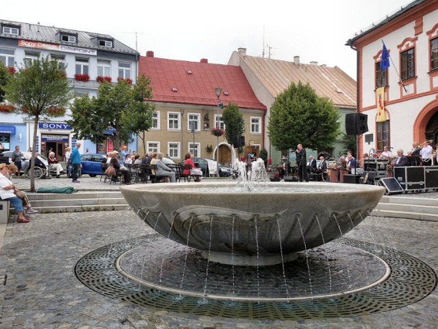 SLAVNOSTI JEŘABIN - KLUB VÝTVARNÝCH UMĚLCŮ HORÁCKA