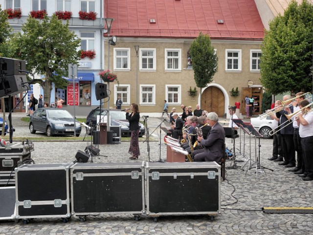 SLAVNOSTI JEŘABIN - KLUB VÝTVARNÝCH UMĚLCŮ HORÁCKA
