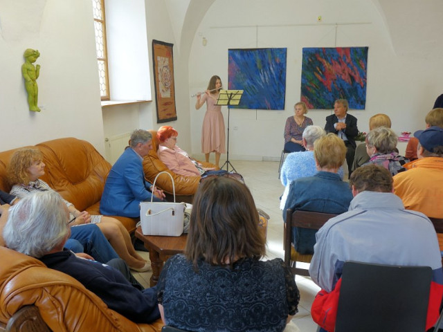 EVA B. LINHARTOVÁ / BARVY A ČAS