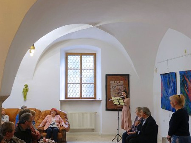 EVA B. LINHARTOVÁ / BARVY A ČAS