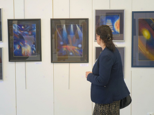 EVA B. LINHARTOVÁ / BARVY A ČAS