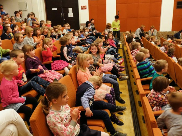 PODIVUHODNÝ CIRKUS DOKTORA TARZANA