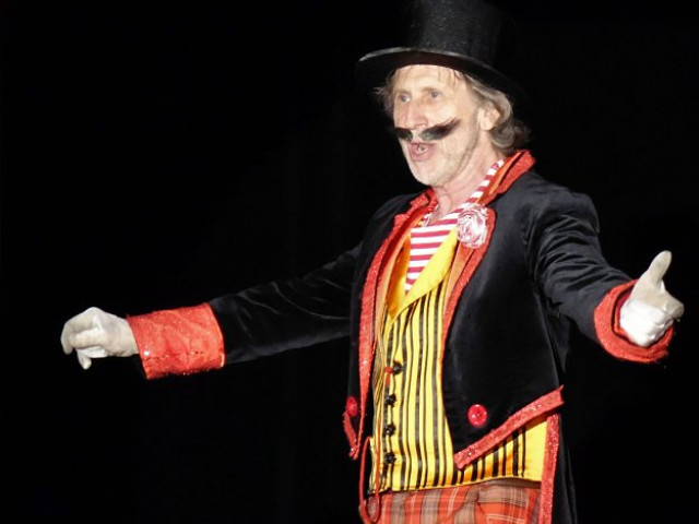 PODIVUHODNÝ CIRKUS DOKTORA TARZANA