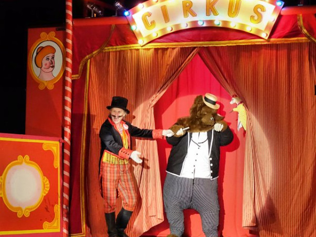 PODIVUHODNÝ CIRKUS DOKTORA TARZANA
