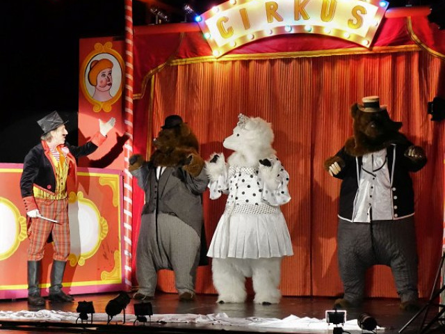 PODIVUHODNÝ CIRKUS DOKTORA TARZANA