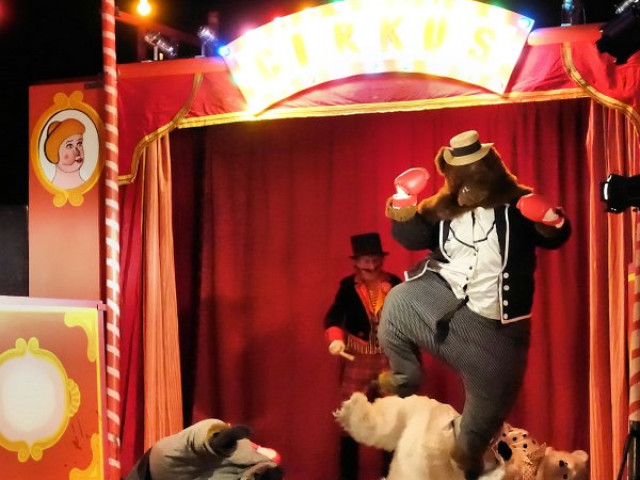 PODIVUHODNÝ CIRKUS DOKTORA TARZANA