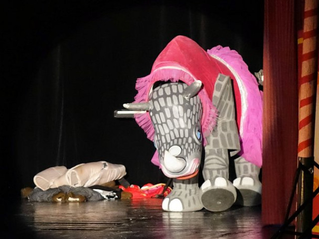 PODIVUHODNÝ CIRKUS DOKTORA TARZANA