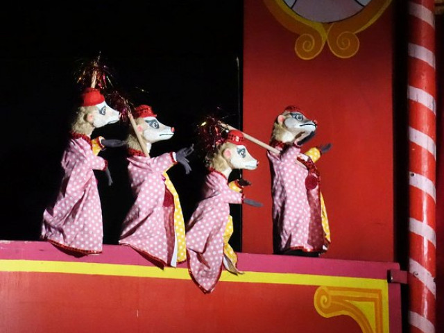 PODIVUHODNÝ CIRKUS DOKTORA TARZANA